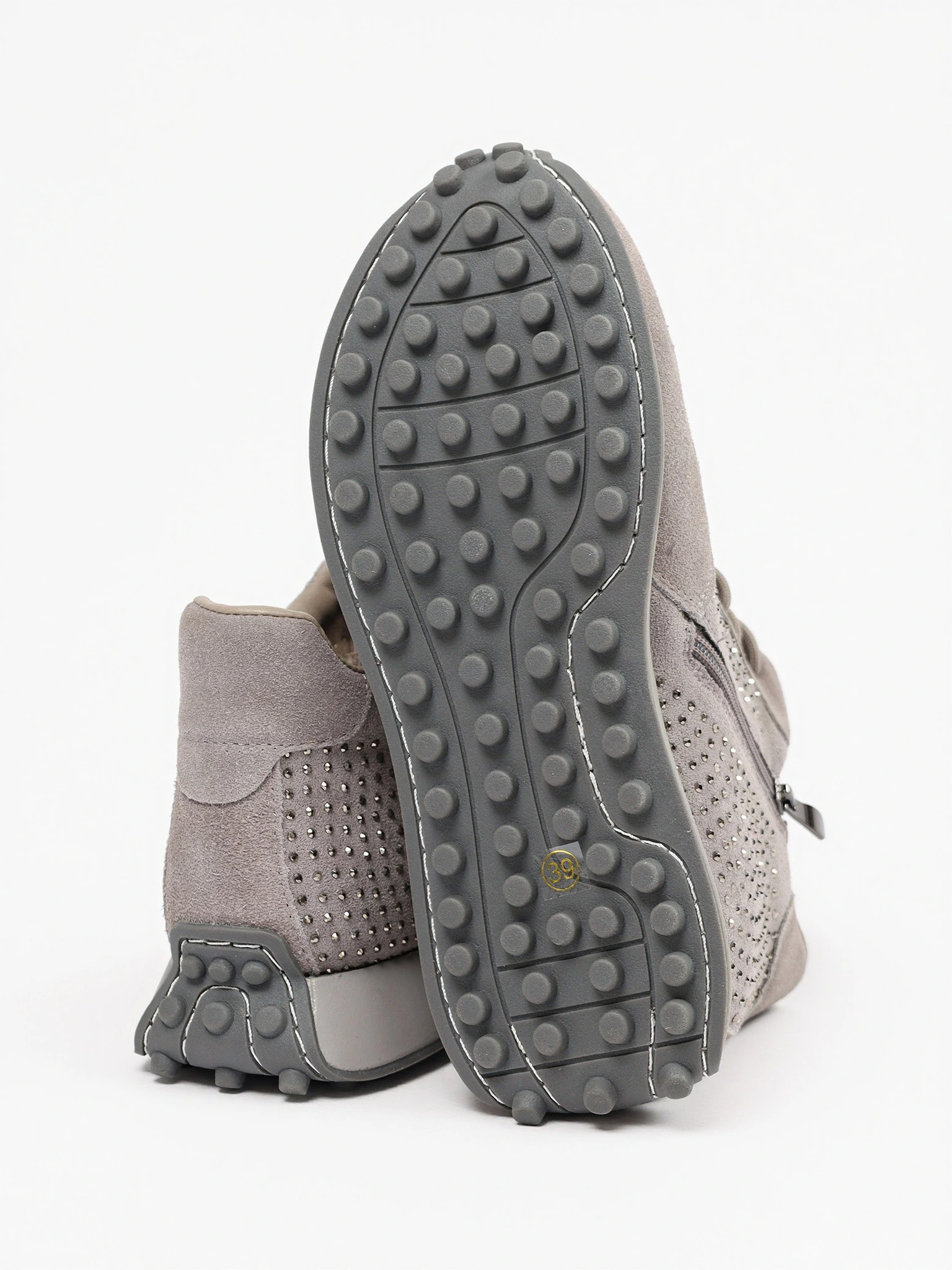 Кроссовки серого цвета со стразами на низкой подошве